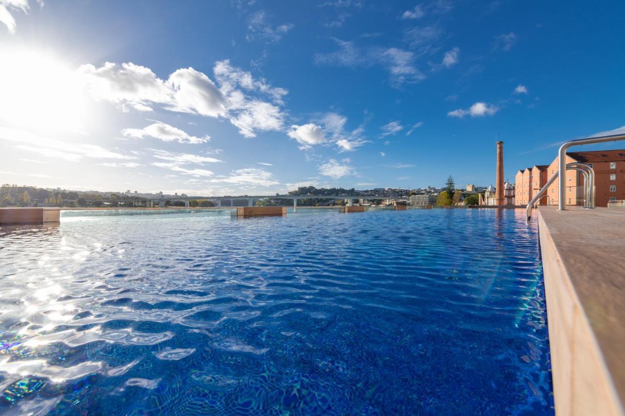 Pestana Douro Riverside - Preferred Hotels & Resorts, Lifestyle Valbom  外观 照片 The rooftop pool at the hotel