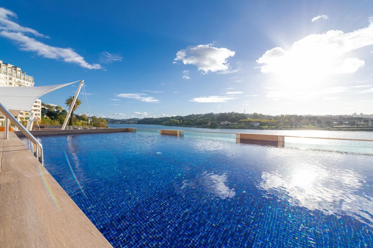 Pestana Douro Riverside - Preferred Hotels & Resorts, Lifestyle Valbom  外观 照片 Infinity pool at the resort