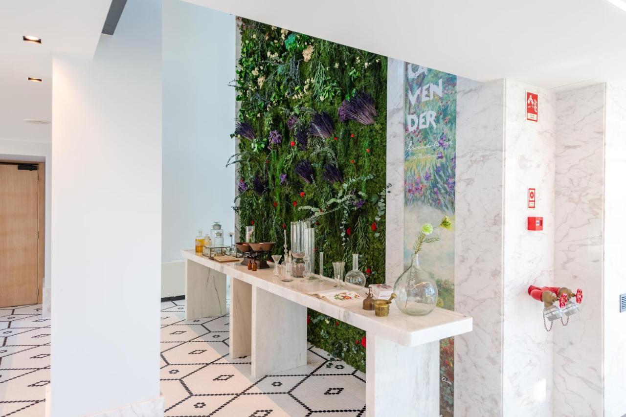 Pestana Douro Riverside - Preferred Hotels & Resorts, Lifestyle Valbom  外观 照片 A green wall in a hotel