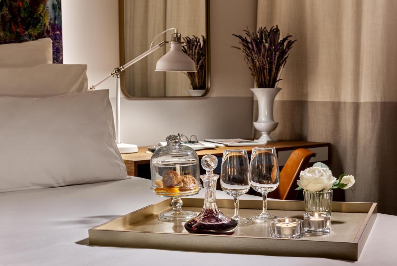 Pestana Douro Riverside - Preferred Hotels & Resorts, Lifestyle Valbom  外观 照片 A tray with a decanter, wine glasses, and a candle holder